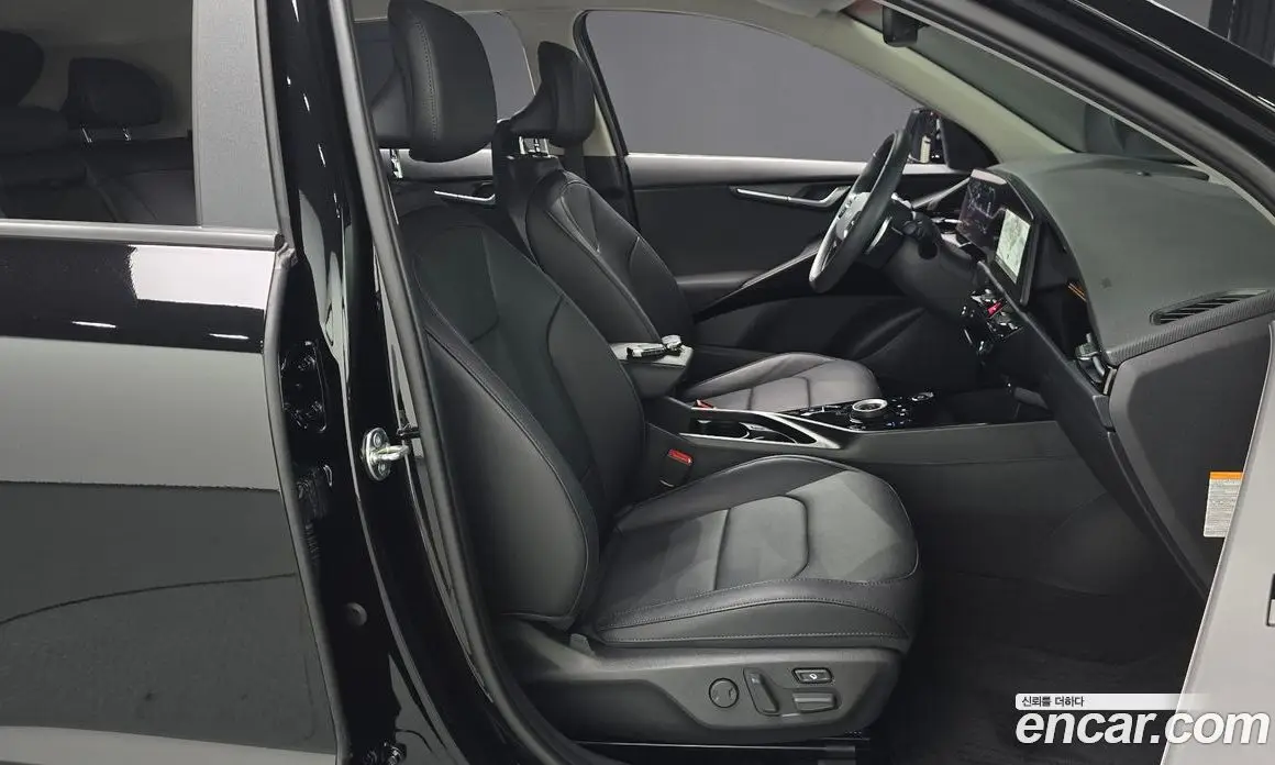 Kia Niro 2023 0.2 автомат (гидро), фото 15