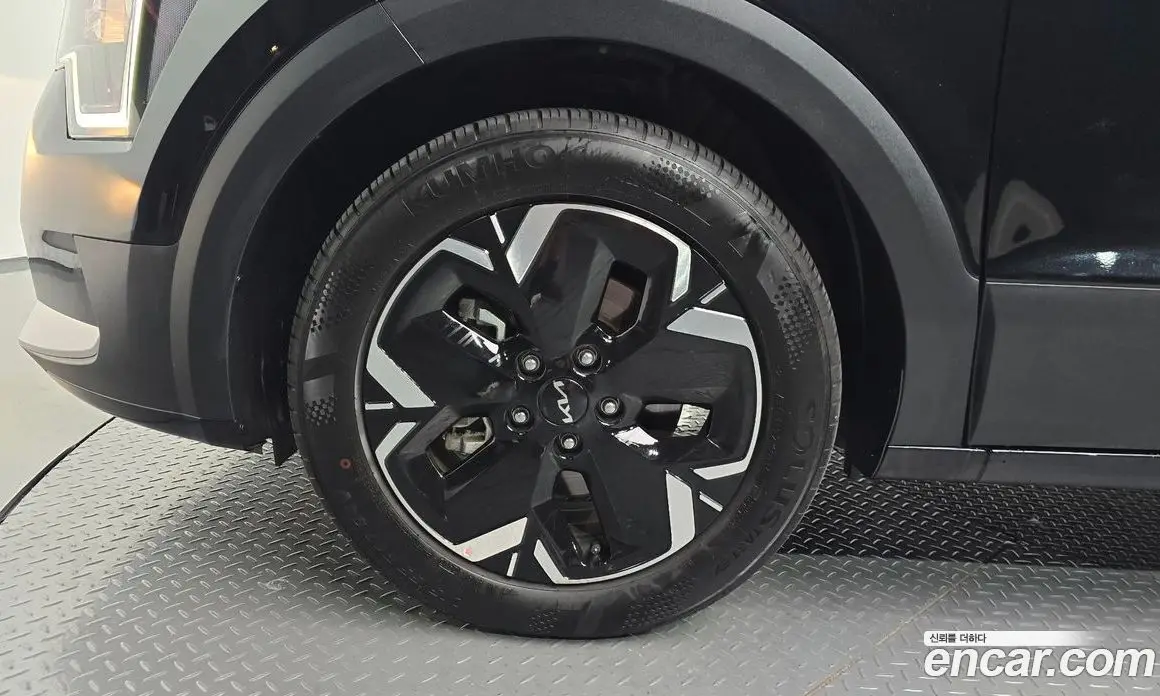 Kia Niro 2023 0.2 автомат (гидро), фото 4