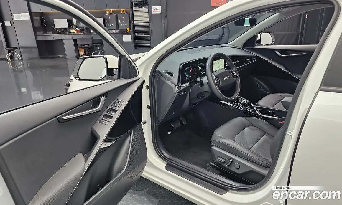 Kia Niro 2026 1.6 автомат (гидро), фото 12 Kia Niro 2026 1.6 автомат (гидро), фото 12