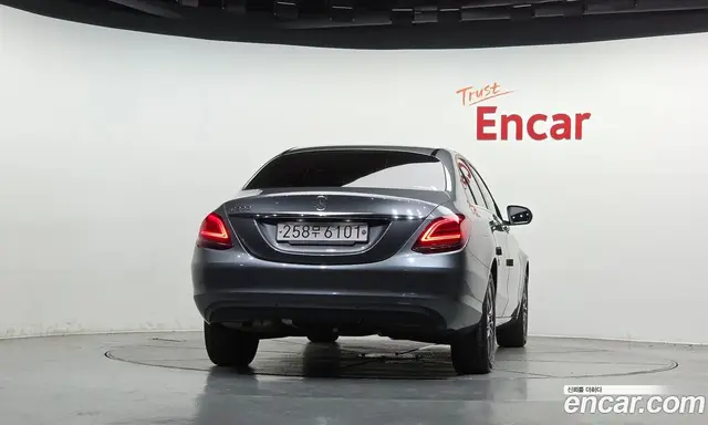 Mercedes-Benz C-Class 2019 2.0 автомат (гидро), миниатюра 3