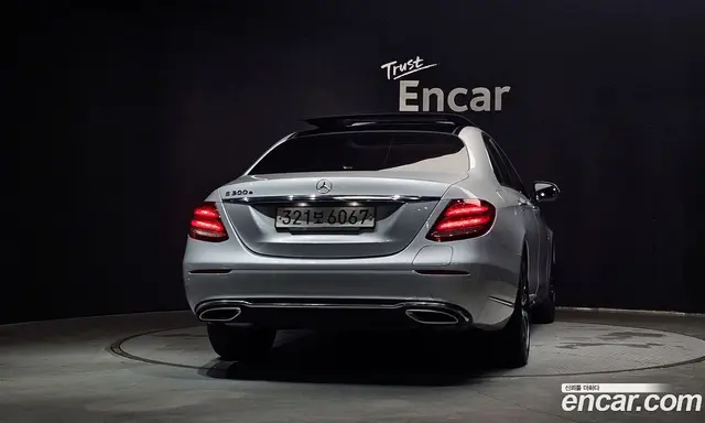 Mercedes-Benz E-Class 2019 2.0 автомат (гидро), миниатюра 4