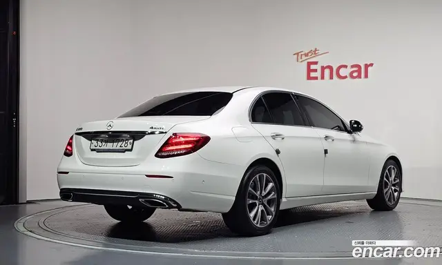 Mercedes-Benz E-Class 2019 2.0 автомат (гидро), миниатюра 2
