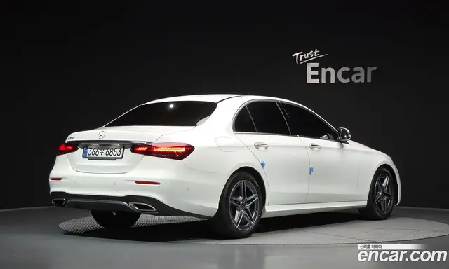 Mercedes-Benz E-Class 2023 2.0 автомат (гидро), миниатюра 2