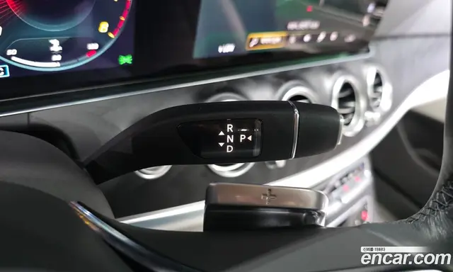 Mercedes-Benz E-Class 2023 2.0 автомат (гидро), миниатюра 12