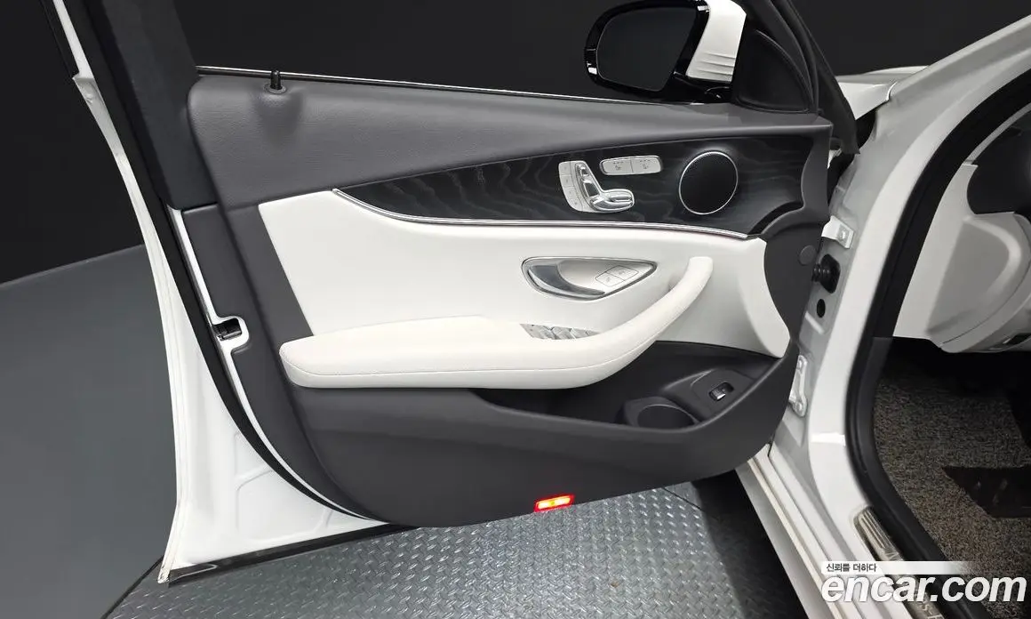 Mercedes-Benz E-Class 2023 2.0 автомат (гидро), фото 14