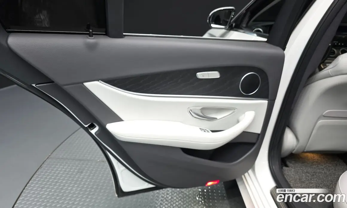 Mercedes-Benz E-Class 2023 2.0 автомат (гидро), фото 15