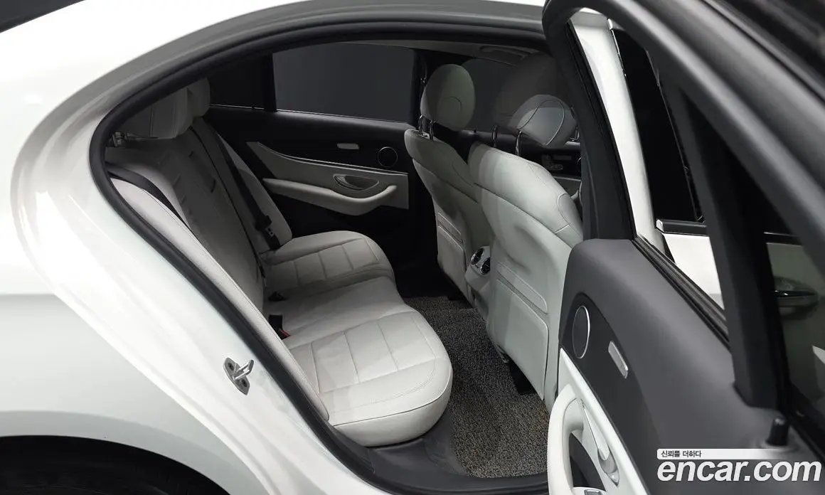 Mercedes-Benz E-Class 2023 2.0 автомат (гидро), фото 18
