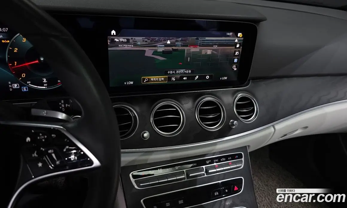 Mercedes-Benz E-Class 2023 2.0 автомат (гидро), фото 20