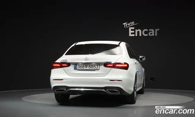 Mercedes-Benz E-Class 2023 2.0 автомат (гидро), миниатюра 4