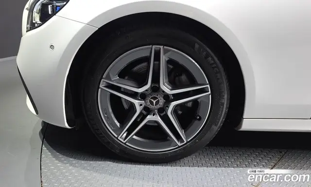 Mercedes-Benz E-Class 2023 2.0 автомат (гидро), миниатюра 5