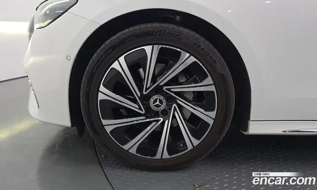 Mercedes-Benz E-Class 2024 2.0 автомат (гидро), миниатюра 4
