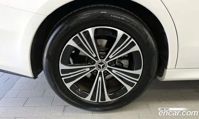 Mercedes-Benz E-Class 2025 2.0 автомат (гидро), миниатюра 5