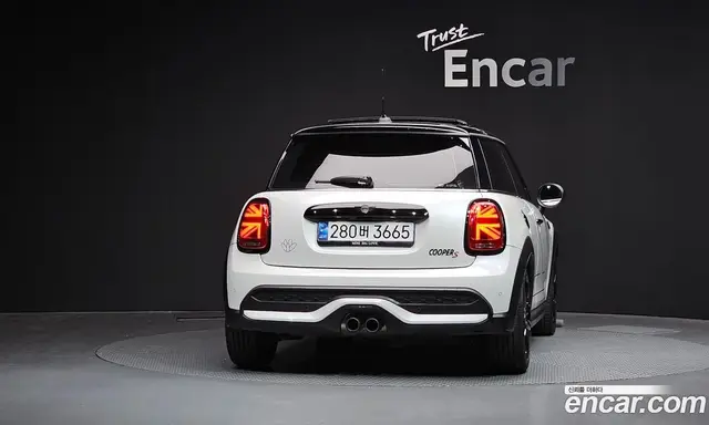 Mini Cooper 2024 2.0 автомат (гидро), миниатюра 4 Mini Cooper 2024 2.0 автомат (гидро), миниатюра 4