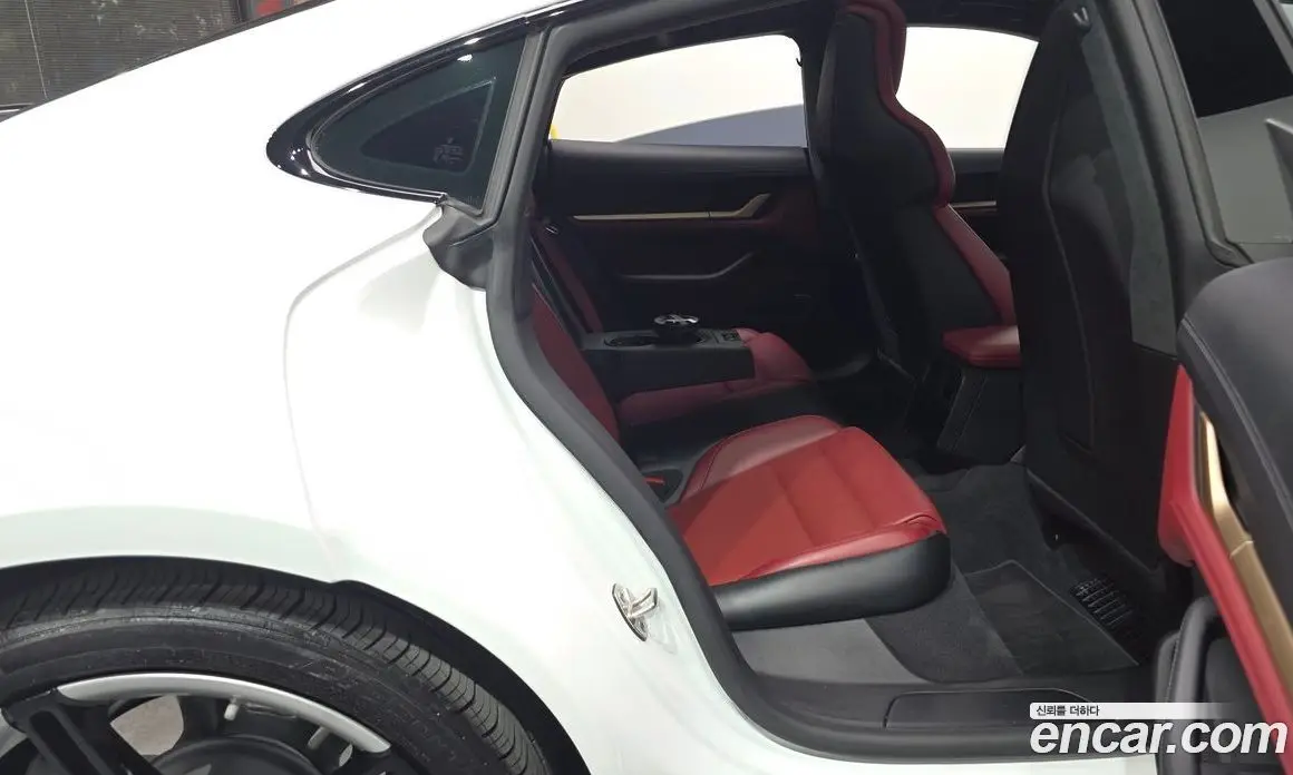 Porsche Taycan 2024 0.1 автомат (гидро), фото 16