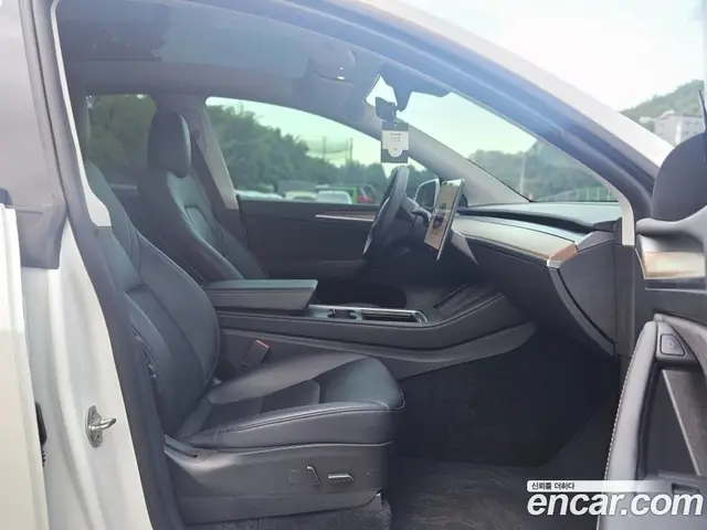 Tesla Model Y 2023 0.2 автомат (гидро), миниатюра 11