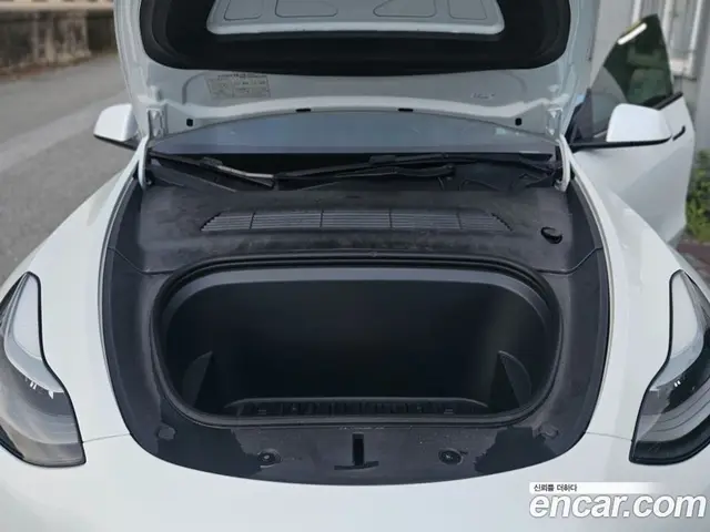 Tesla Model Y 2023 0.2 автомат (гидро), миниатюра 6