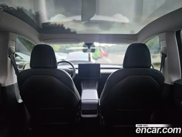 Tesla Model Y 2023 0.2 автомат (гидро), миниатюра 7