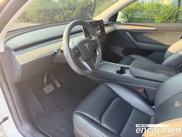 Tesla Model Y 2023 0.2 автомат (гидро), миниатюра 9