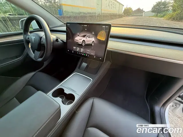 Tesla Model Y 2023 0.2 автомат (гидро), миниатюра 10