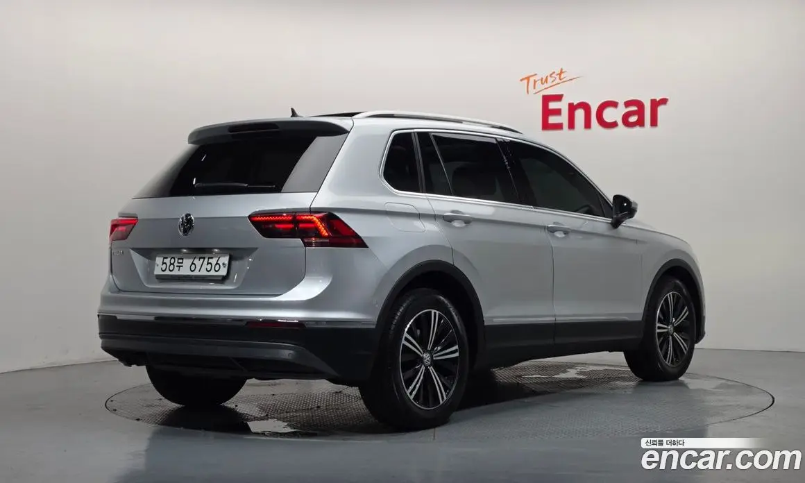 Volkswagen Tiguan 2018 2.0 автомат (гидро), фото 2 Volkswagen Tiguan 2018 2.0 автомат (гидро), фото 2