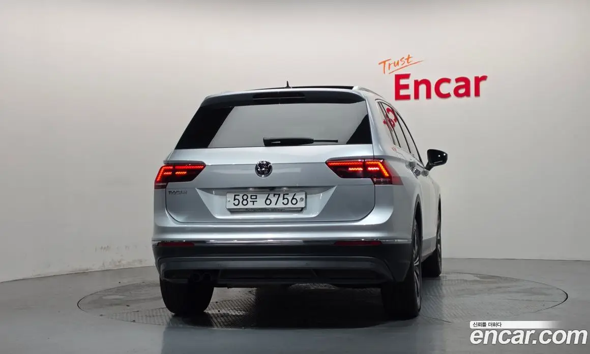 Volkswagen Tiguan 2018 2.0 автомат (гидро), фото 4 Volkswagen Tiguan 2018 2.0 автомат (гидро), фото 4