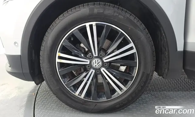 Volkswagen Tiguan 2018 2.0 автомат (гидро), миниатюра 5 Volkswagen Tiguan 2018 2.0 автомат (гидро), миниатюра 5