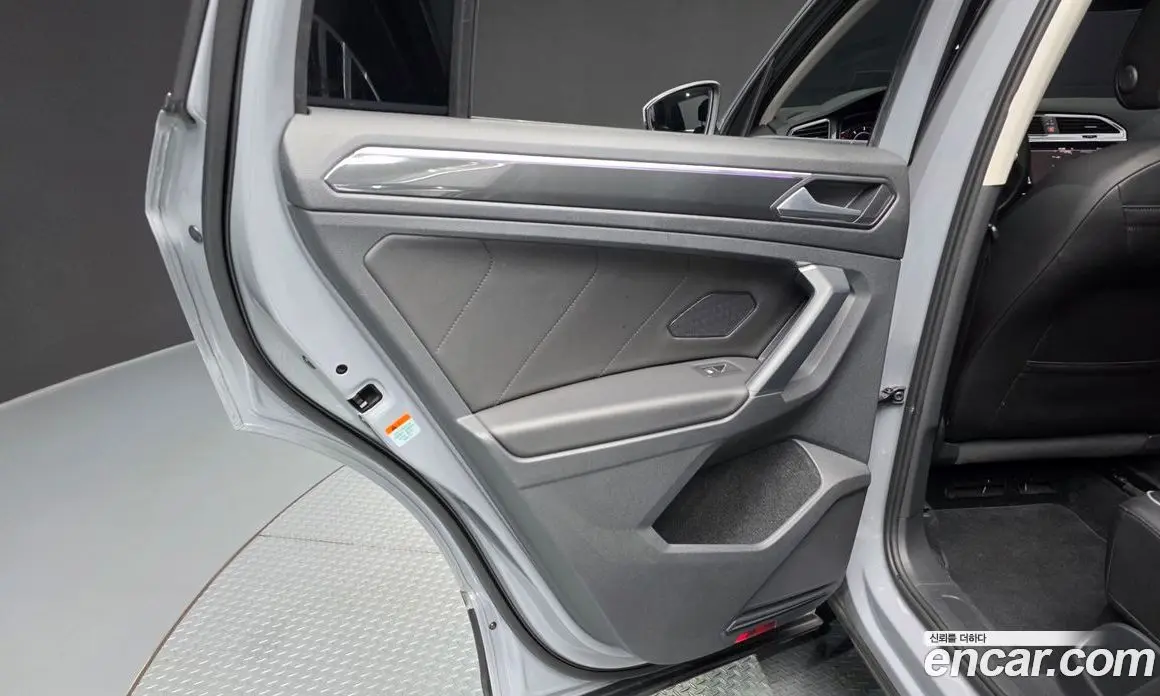 Volkswagen Tiguan 2021 2.0 автомат (гидро), фото 15
