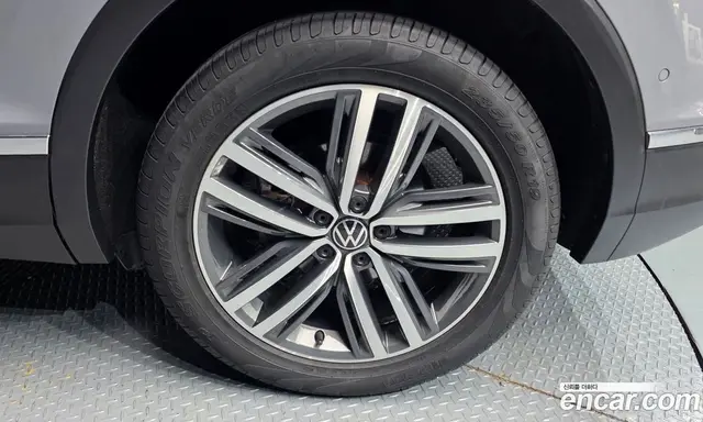 Volkswagen Tiguan 2021 2.0 автомат (гидро), миниатюра 7