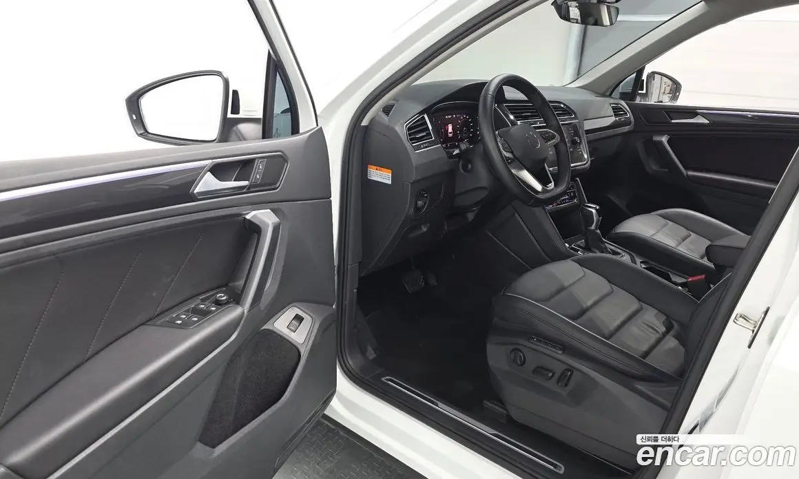 Volkswagen Tiguan 2022 2.0 автомат (гидро), фото 13