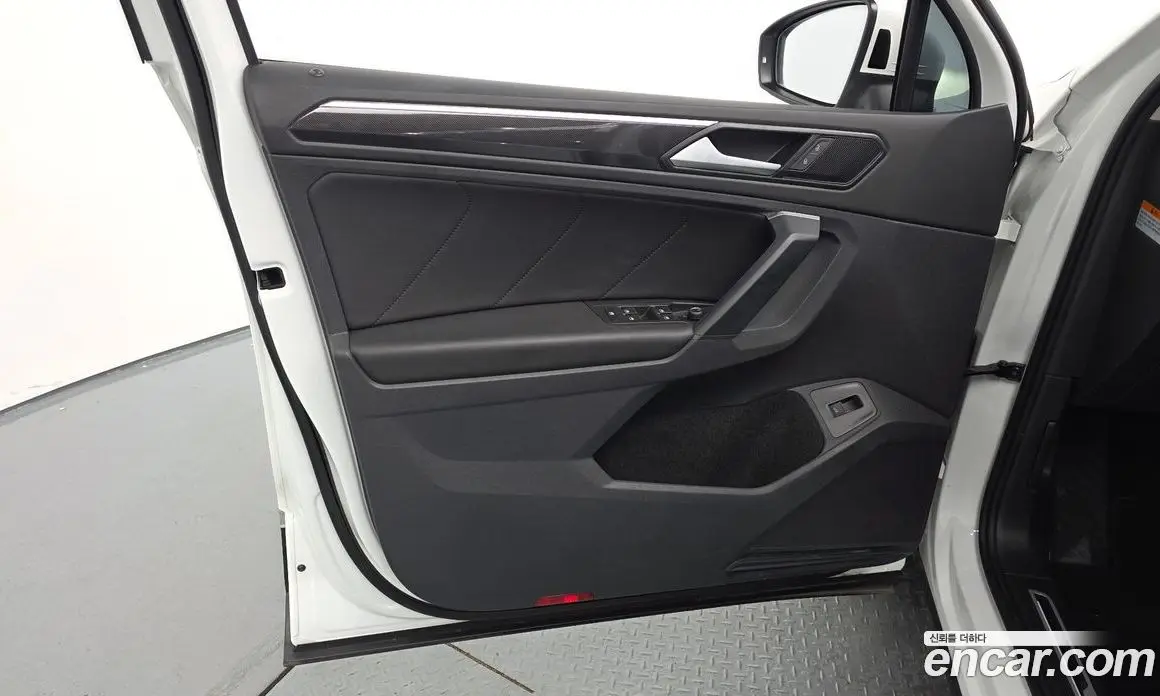 Volkswagen Tiguan 2022 2.0 автомат (гидро), фото 14