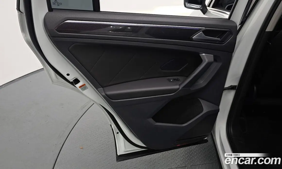 Volkswagen Tiguan 2022 2.0 автомат (гидро), фото 15