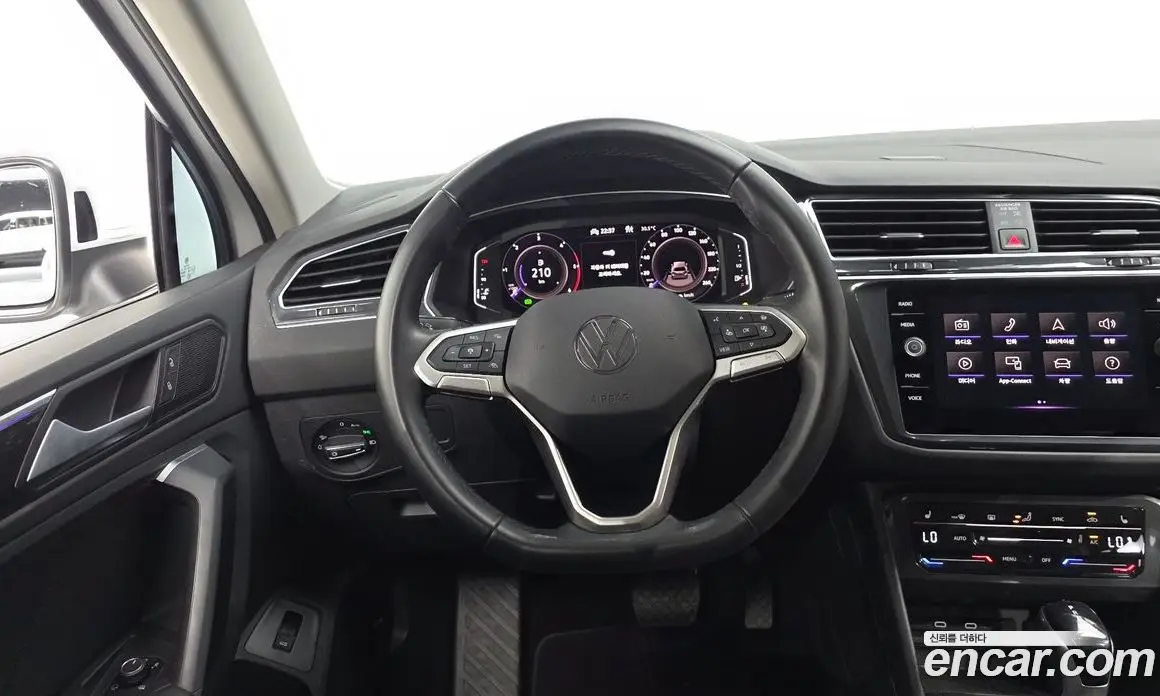 Volkswagen Tiguan 2022 2.0 автомат (гидро), фото 18