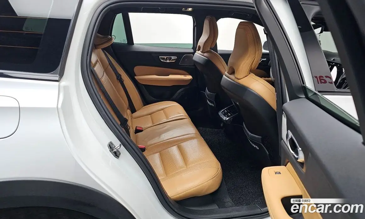 Volvo V60 2021 2.0 автомат (гидро), фото 16