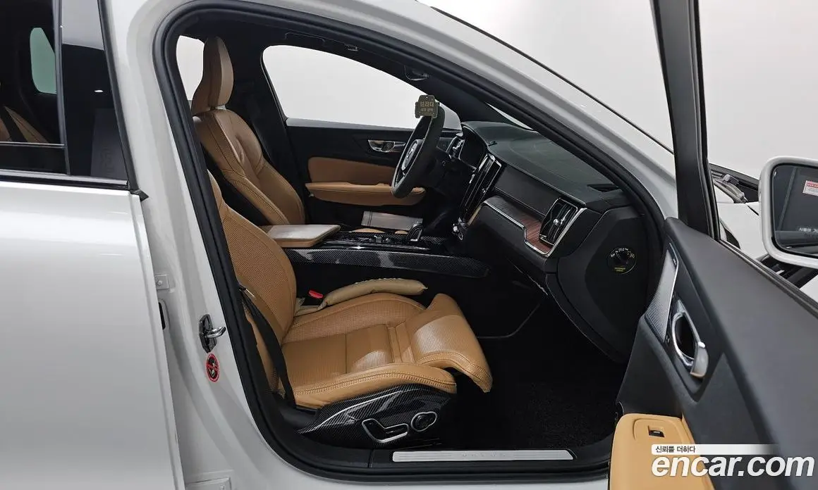 Volvo V60 2021 2.0 автомат (гидро), фото 17