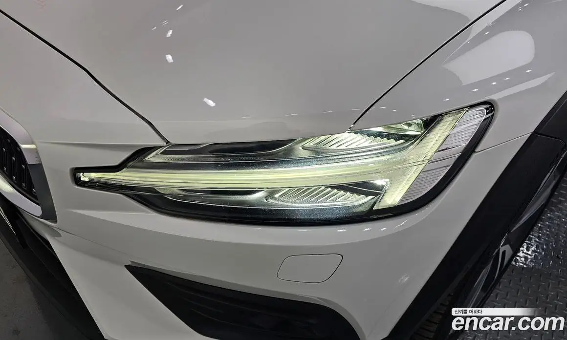 Volvo V60 2021 2.0 автомат (гидро), фото 8