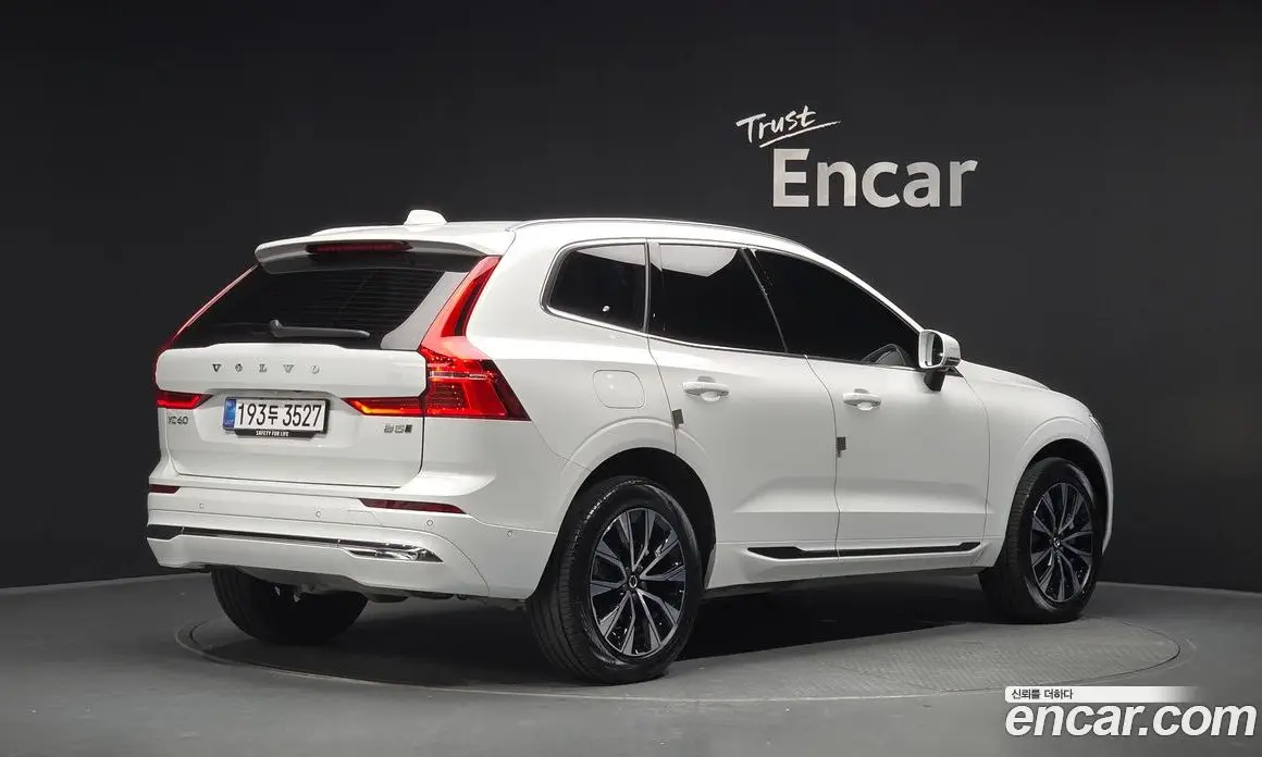 Volvo XC60 2024 2.0 автомат (гидро), фото 1 Volvo XC60 2024 2.0 автомат (гидро), фото 1