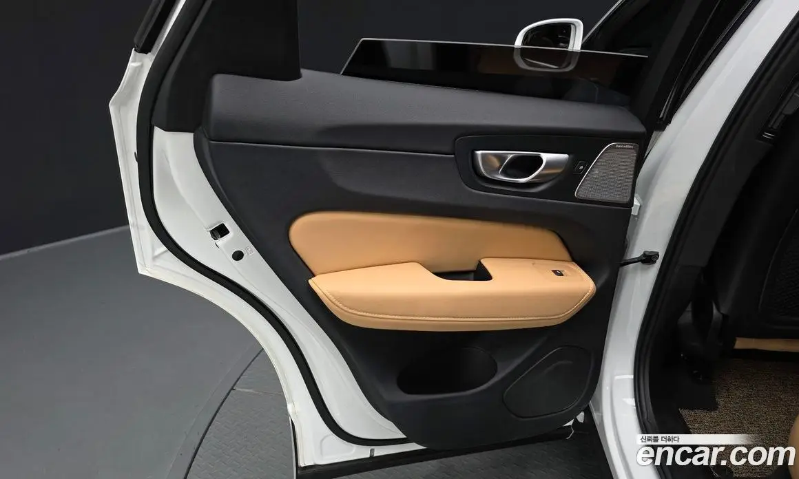 Volvo XC60 2024 2.0 автомат (гидро), фото 14 Volvo XC60 2024 2.0 автомат (гидро), фото 14