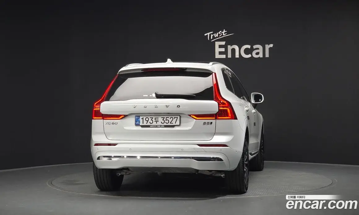 Volvo XC60 2024 2.0 автомат (гидро), фото 3 Volvo XC60 2024 2.0 автомат (гидро), фото 3