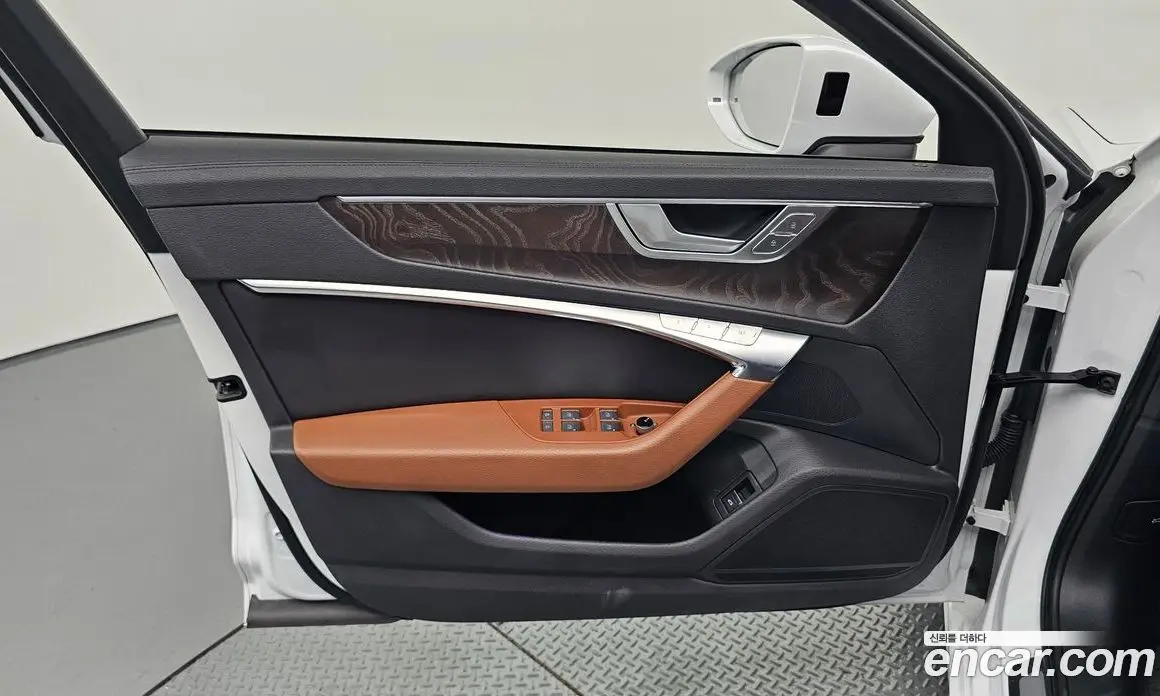 Audi A6 2020 2.0 автомат (гидро), фото 14