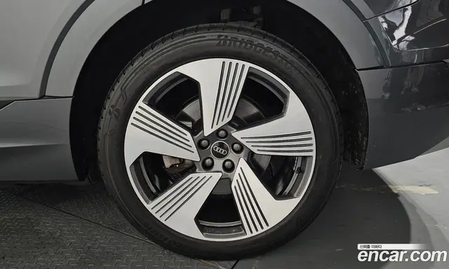 Audi e-tron 2022 0.2 автомат (гидро), миниатюра 7