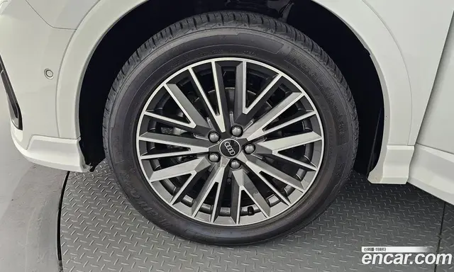Audi Q3 2025 2.0 автомат (гидро), миниатюра 5