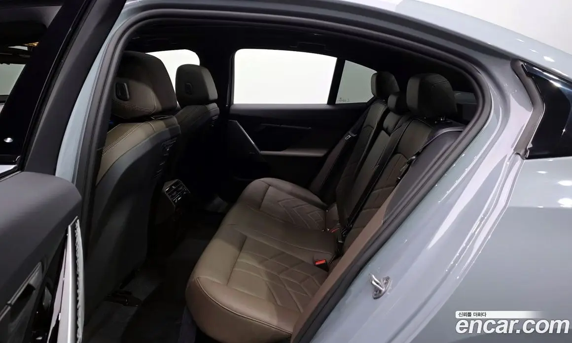 BMW 5 серия 2025 2.0 автомат (гидро), фото 17