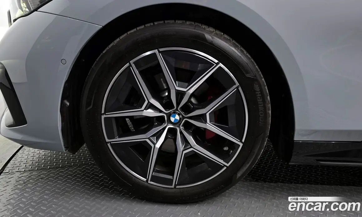 BMW 5 серия 2025 2.0 автомат (гидро), фото 4