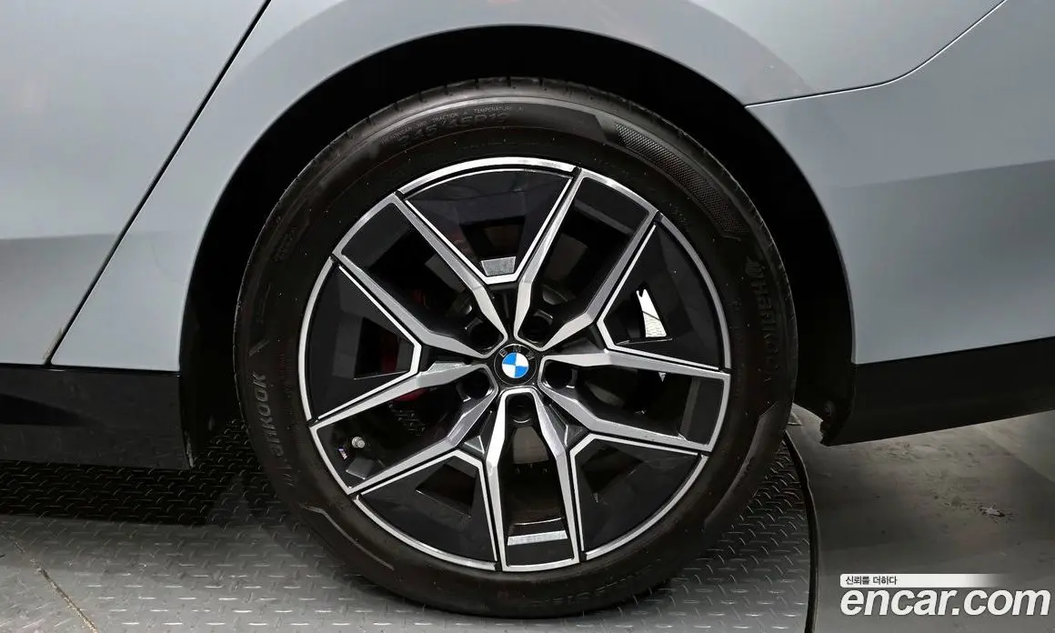 BMW 5 серия 2025 2.0 автомат (гидро), фото 6