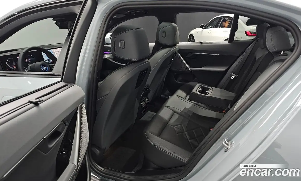 BMW 5 серия 2025 2.0 автомат (гидро), фото 17