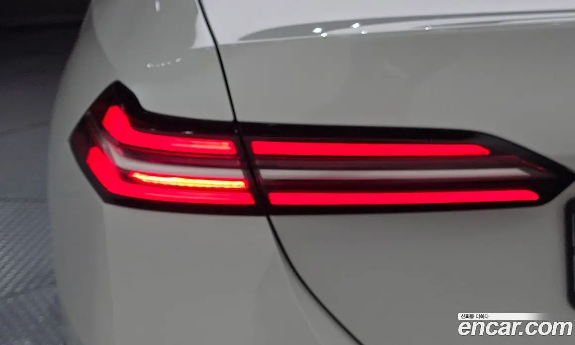 BMW 5 серия 2025 2.0 автомат (гидро), фото 9