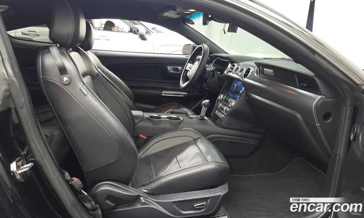 Ford Mustang 2019 2.3 автомат (гидро), фото 17 Ford Mustang 2019 2.3 автомат (гидро), фото 17