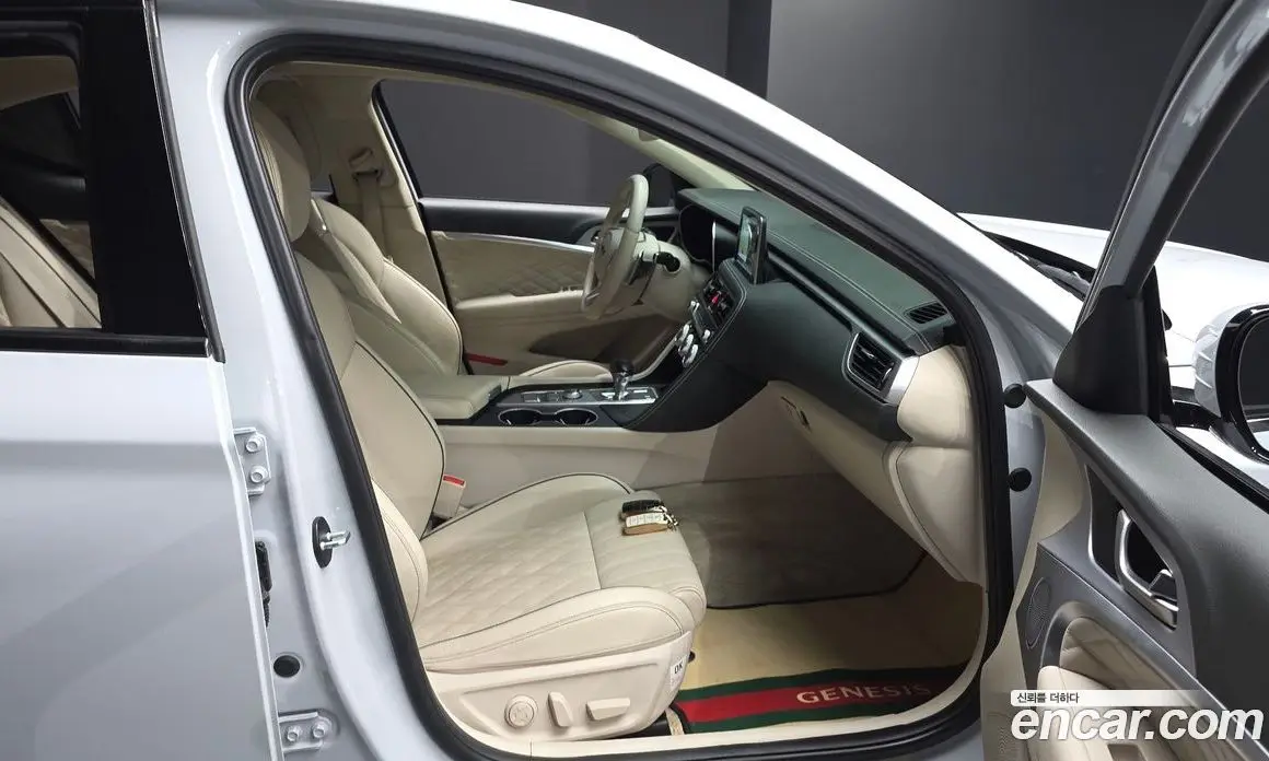 Genesis G70 2019 2.0 автомат (гидро), фото 16 Genesis G70 2019 2.0 автомат (гидро), фото 16