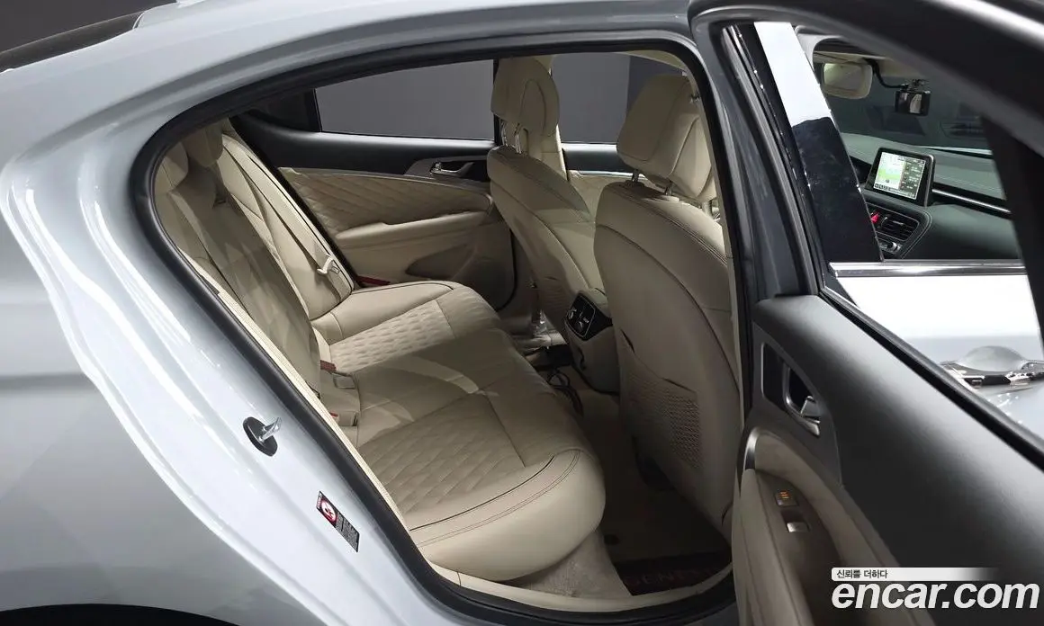 Genesis G70 2019 2.0 автомат (гидро), фото 17 Genesis G70 2019 2.0 автомат (гидро), фото 17