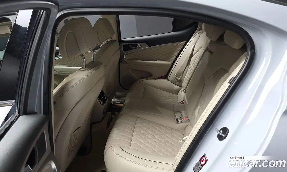 Genesis G70 2019 2.0 автомат (гидро), фото 18 Genesis G70 2019 2.0 автомат (гидро), фото 18